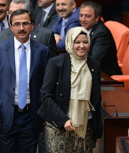 Turkish MPs enter parliament with headscarves