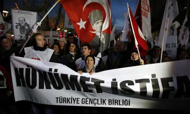 Turkey first of Fed Taper victims as political crisis scares investors