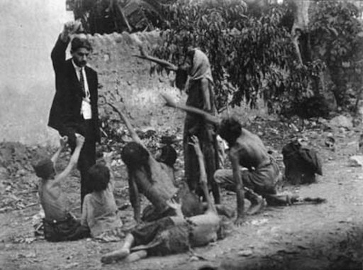 The forged picture that is being spread on the net with the caption: "Turkish official teases starving Armenian children by showing them a piece of bread during the Armenian Genocide in 1915."