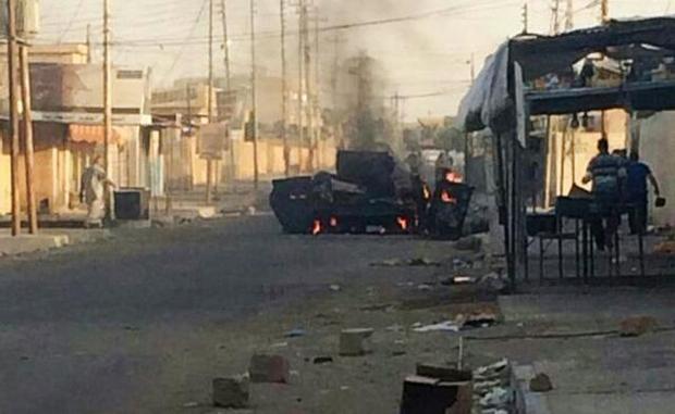 Iraqi government asks U.S. to bomb Islamist fighters as 30,000 troops flee their posts