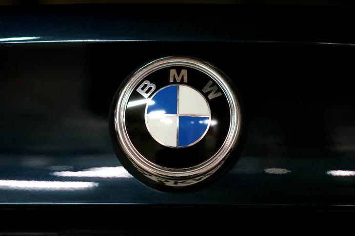 Flash News! Trump threatens BMW with border tax on cars built in Mexico