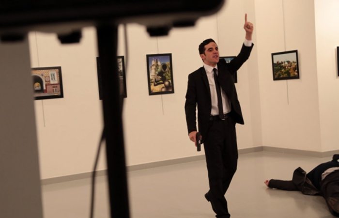 УБИЙЦА АНДРЕЯ КАРЛОВА РАНЕЕ ОХРАНЯЛ ПОСОЛЬСТВО РФ В АНКАРЕ
