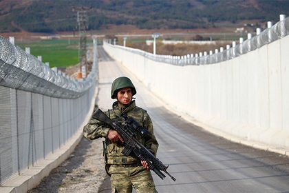 Турция построила 700-километровую стену на границе с Сирией