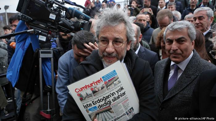 Суд над журналистами Cumhuriyet: что происходит в Турции со СМИ?