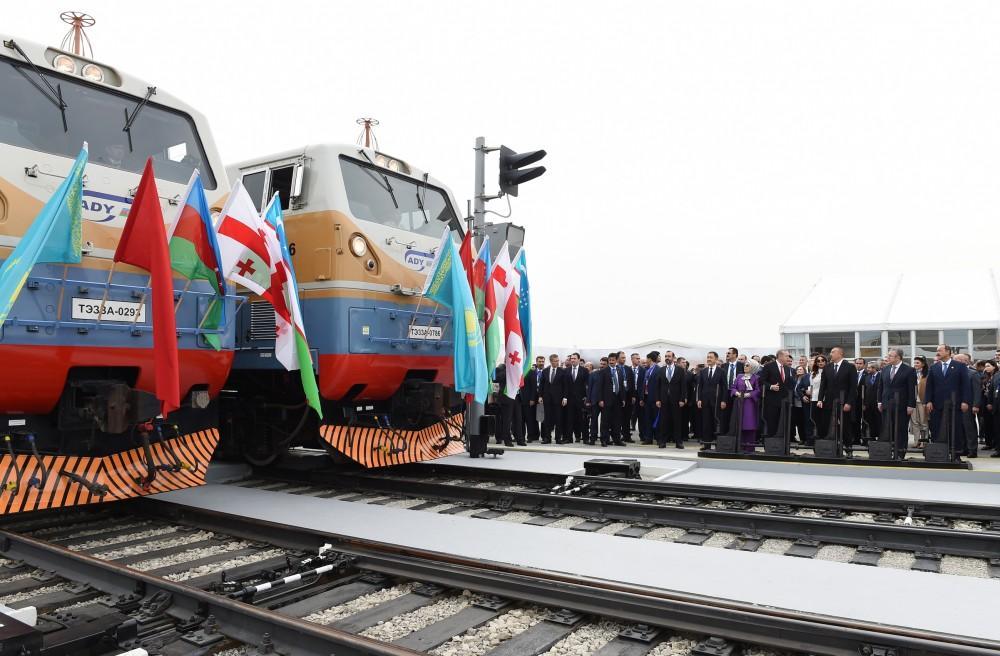 Tрудно переоценить значение железной дороги Баку-Тбилиси-Карс как для стран Центральной Азии