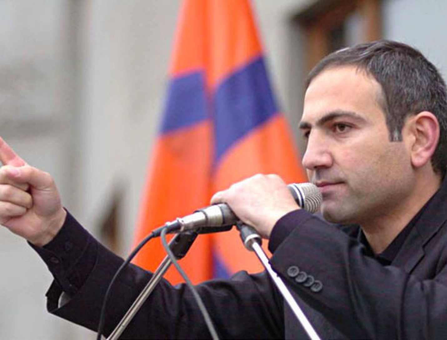 Никол Пашинян: один человек – два образа. Что в рюкзаке у лидера армянской «бархатной революции»