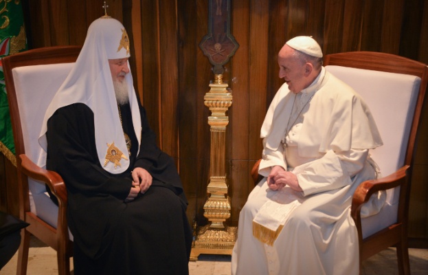 Ватикан не вмешивается в дела православия, однако поддерживать контакт с неканоническими церквями на Украине не намерен.