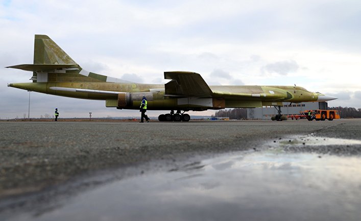 Представляем российский бомбардировщик Ту-160: чудо-оружие или музейный экспонат?