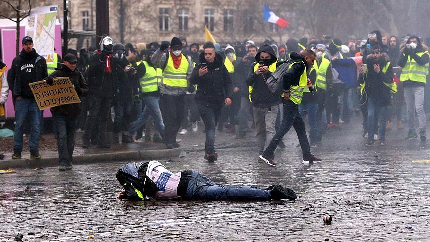 Францию потрясли протесты «желтых жилетов»