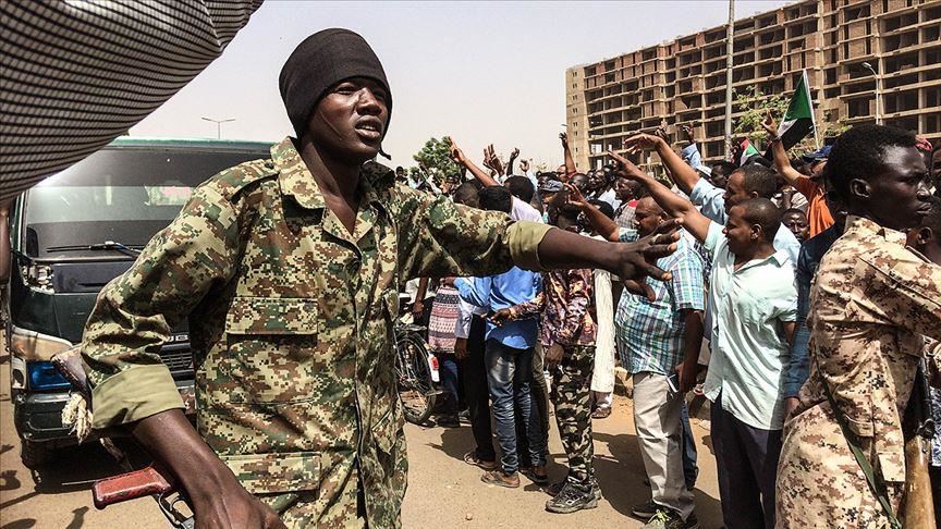 Улицы Хартума патрулируют подразделения суданской армии, в том числе спецназ