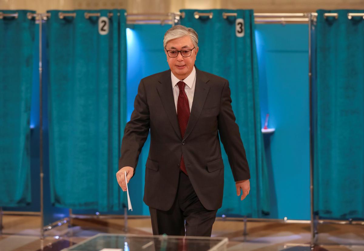 Токаев побеждает на президентских выборах в Казахстане