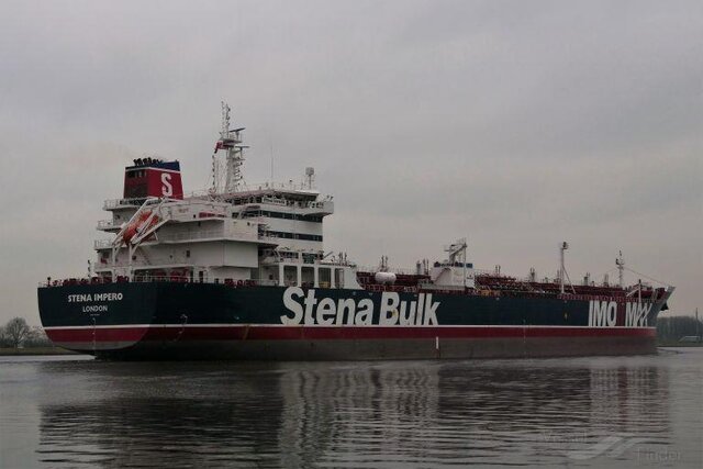 Иран захватил британский нефтяной танкер, несмотря на сопротивление британского военного корабля