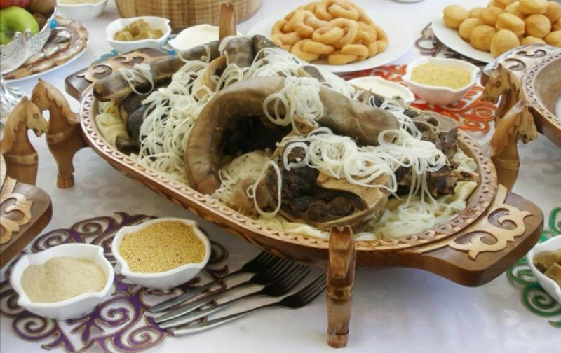 Что надо знать гостю о казахском дастархане – традиция Бас ұстау