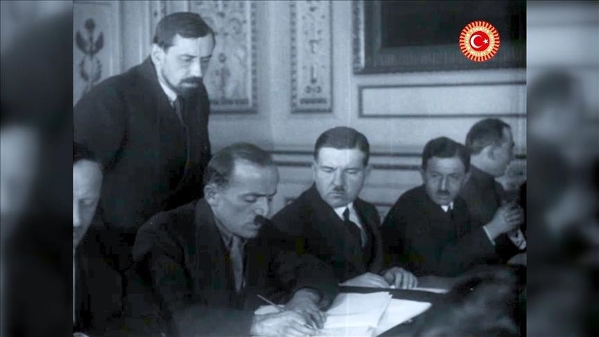 В парламенте Турции продемонстрировали исторические кадры подписания Московского договора 1921 года