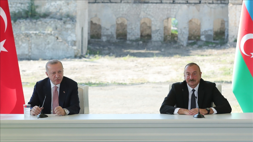 Баку и Анкара окажут друг другу помощь в случае угрозы или нападения третьего государства