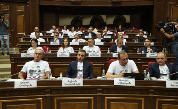 Армянская оппозиция требует роль для парламента в нормализации отношений с Турцией
