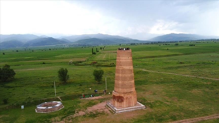 Башня Бурана — историческая достопримечательность севера Кыргызстана