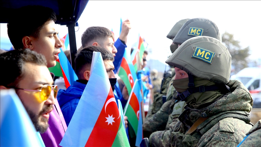 Акция азербайджанских активистов на Лачинской дороге продолжается