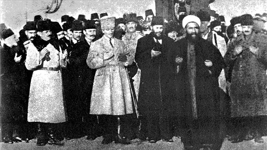 Великий лидер Мустафа Кемаль Ататюрк прибыл в Анкару 103 года назад