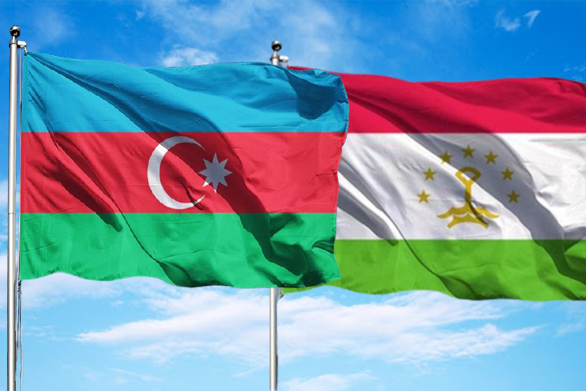 Ильхам Алиев совершает визит в Таджикистан.