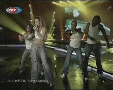 "Yaşlılığıma toyamadım,Men bu yerde yaşlanmadım,Vatanıma toyamadım.... " - hadise eurovision 2009