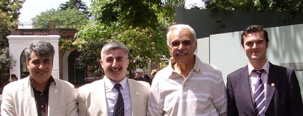 12 Temmuz 2009 Pazar Günü Londra'da yapılan Turkish Forum Kurultay'ında alınan kararlar: - sta40074x