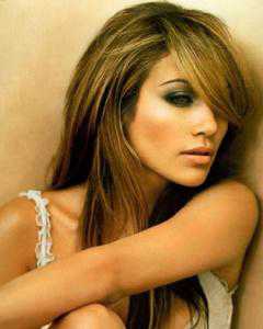 Ünlü şarkıcı Jennifer Lopez'in yılan hikayesine dönen KKTC konserini Rumlardan gelen yoğun baskı üzerine iptal ettiği iddia edildi. - jlo