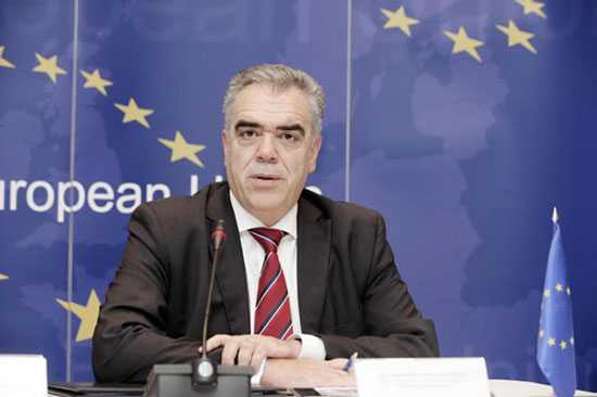 AB’nin yürütme organı Avrupa Komisyonu’nun, Genişleme Bölümünde yeni görevine başlayan Yunanlı Dimitrios Kourkoulas’ın, Komisyon’un Kıbrıslı Türkler ile ilgili çalışmalarının “amiri” olduğu bildirildi. - 261110 yunan mudur2