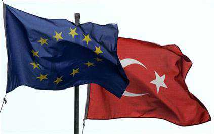 Financial Times'da yer alan bir makalede, "Türkiye'yi AB'ye sokmamak, onun yükselişini engelleyemez" ifadesi kullanıldı. Makalede, "Türkiye'nin güçlü, demokratik ve gelişmiş bir ülke olarak bölgesinde nüfuzunun artmasından memnunlar mı?" sorusunun bazı Avrupalıları rahatsız ettiği belirtildi. - abturkiyebayrak