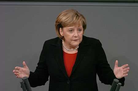 Almanya Başbakanı Angela Merkel, dördüncü kez Uyum Zirvesi'ne ev sahipliği yapıyor. Ülkenin siyasi partileri uyum ve göç konusuna kilitlenirken, bu çerçevede tartışmalar ise en çok Müslüman göçmenleri hedef alıyor. - angela merkel