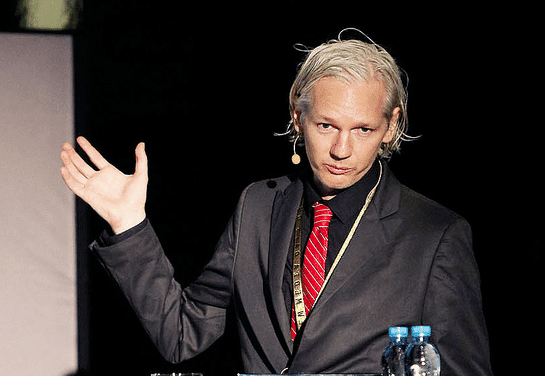 Wikileaks platformunun kurucusu Julian Assange gözaltına alındı. Londra Emniyet Müdürlüğü, Assange'ın İsveç tarafından yayımlanan tutuklama emri uyarınca İngiliz polisi tarafından gözaltına alındığını kaydetti. - Julian assange nyp