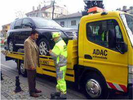 Avrupa’nın en büyük yol yardım hizmeti sunan firmalarından biri olan ADAC, Türkiye’de ‘ADAC Türkiye’ olarak hizmet veriyordu. Ancak 3 Aralık sabahı ADAC Türkiye, yöneticileriyle birlikte ortadan kayboldu. Şimdi tüm mağdurlar ADAC Türkiye’yi arıyor. - adac