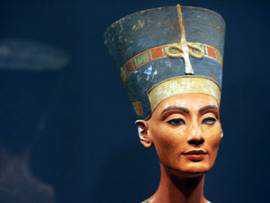Mısır hükümeti, Berlin’deki bir müzede sergilenen 3 bin 300 yıllık Kraliçe Nefertiti’nin büstünün iade edilmesi talebinde bulundu. - 36976