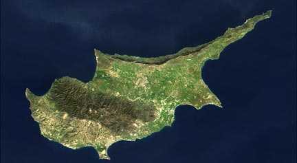 Başbakan Yardımcısı Cemil Çiçek, Kıbrıs Türk Hava Yolları’nın battığını hatırlatarak, KKTC’nin de protokollere uyulmaması halinde aynı tehlikeyle karşılaşabileceğini söyledi. - KKTCyi batiramayacaklar