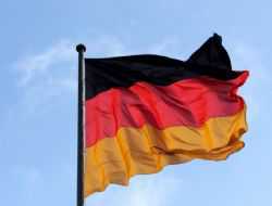 Almanya'da Zweibrücken Yüksek Eyalet Mahkemesi, yabancıların, GmbH (Gesellschaft MİT beschränkter Haftung) olarak adlandırılan limited şirketini yönetebileceği kararını verdi. - almanya bayrak