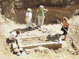 Muğla'nın Yatağan İlçesindeki Stratonikeia Antik Kenti'ndeki Kazı Çalışmaları Sırasında, Yaklaşık 2 Bin 100 Yıllık Olduğu Tahmin Edilen Mezarda Gömülü Karı-koca İskeleti Bulundu - kazi tarihi
