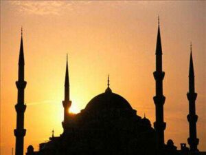 İslam’ı daha iyi tanımak isteyen İngilizler, İstanbul’a gelerek Müslüman gibi yaşayacaklar... - Cami2