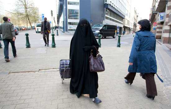 Belçika ‘Burka’yı Yasaklamaya Hazırlanıyor