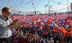 Ak Parti Genel Başkanı ve Başbakan Recep Tayyip Erdoğan, Türk bayrağının renginden, hilalinden, yıldızından rahatsız olanlar bulunduğunu ifade ederek, “Hakkari'de, BDP'nin eline CHP bayrağını tutturup, Türk Bayrağı'nı tutturamayanlar var. 12 Haziran onlara da hesap sorma günü olacaktır” dedi. - Tayyip erdogan1