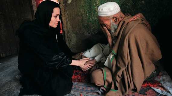 Ünlü film yıldızı ve BM İyi Niyet Elçisi Angelina Jolie'nin, Türkiye'ye sığınan Suriyelilerin kampını ziyaret etme talebinde bulunduğu öğrenildi. - angelina1