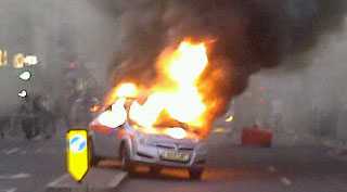 Londra Tottenham’da İki Polis Aracı Ateşe Verildi! Olaylar Devam ediyor