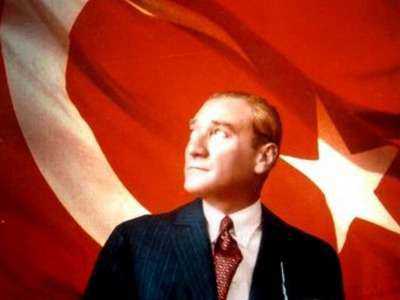 Başbakan Erdoğan yayımladığı genelgeyle 29 Ekim Cumhuriyet Bayramı tören geçişleri ve resepsiyonunun yapılmamasını istedi. Genelgeye CHP’den eleştiri geldi. CHP’li belediyeler ise fener alayları düzenleterek tepkilerini ortaya koyacak. - 29 Ekim Ataturk