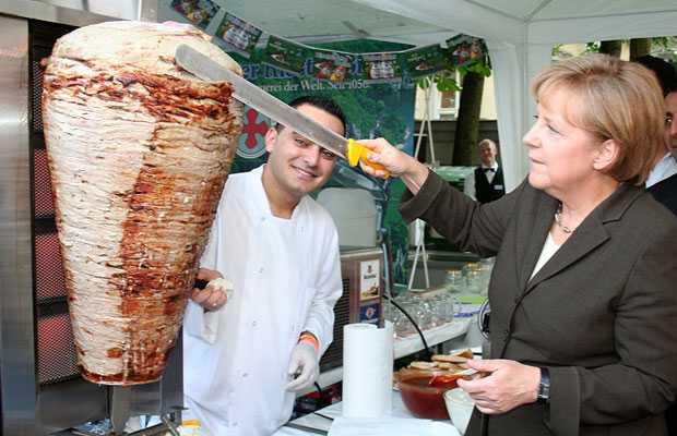 3. Dünya Döner Kongresi Antalya'da başladı. Son yıllarda Hamburgeri de geçerek dev bir sektör haline gelen döner, Almanya'da 3,5 milyar, Avrupa'da ise 4,5 milyar euro ciroya ulaştı. - antalya don fuar a