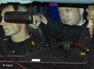 Norveç’i kana bulayan Breivik’in bir örgütle birlikte çalıştığı tahmin ediliyor. Ancak aylardır süren soruşturmaya rağmen, örgüt bağlantısı henüz aydınlatılamadı. - rej