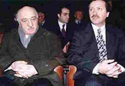 Temmuz 1981: Turgut Özal'la birlikte liberal ekonomi adı altında Türkiye'yi vahşi kapitalizmin, emperyalizmin kucağına oturtan, Amerikalıların oğlanı (Our boys), gerçek darbeci Kenan Evren "İlkokul, ortaokul ve liselere mecburi din dersi konulacak" dedi, konuldu. - rtefeto
