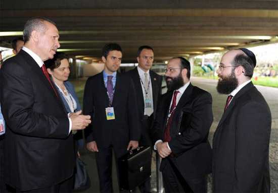Başbakan Erdoğan, İsrailliler'in meraklı sorularını yanıtlayıp, onlarla sohbet etti. - 210612 ae err12