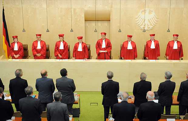 Almanya Anayasa Mahkemesi, hükümetin, Avrupa İstikrar Mekanizması'yla (ESM) ilgili olarak Federal Meclis'in haklarını ihlal ettiğine karar verdi - an mahk karar a