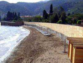 Kocaeli Büyükşehir Belediyesi"nin kadınların yoğun talepleri doğrultusunda Karamürsel Ereğli"de yaptığı kadınlara özel plaj açıldı. - 63010
