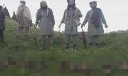 Taliban’ın Pakistan’da faaliyet gösteren kolu dün bir video yayınlayarak asker olduğu iddia edilen bir grup erkeğin kesilmiş başlarını sergiledi. Güvenlik yetkilileri ise militanlarla yaşanan çatışmanın ardından 15 kadar askerin kayıp olduğunu açıkladı. - 17763585