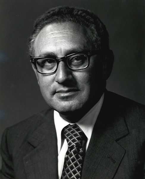 Henry Kissinger: Savaş davullarını duyamıyorsanız, sağır olmalısınız.